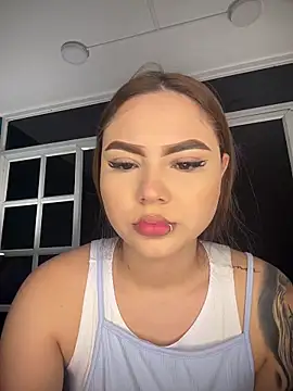 Snapshot of Beella1_ chatting on 28, 11, 2025 Beella1 online show from 28, 11, 2025