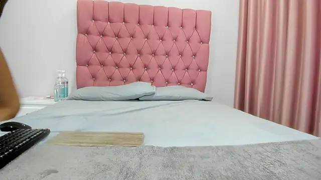 Snapshot of Miss_Bubu chatting on 30, 10, 2025 Miss Bubu online show from 30, 10, 2025