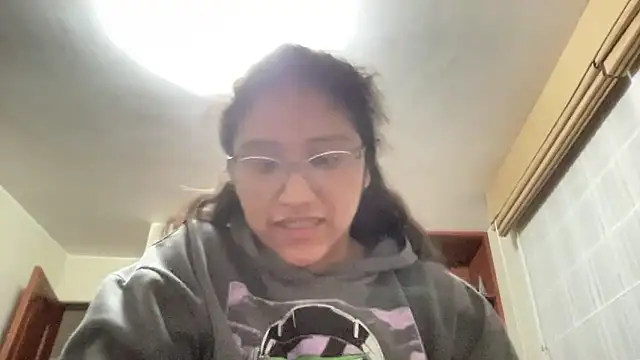 Snapshot of Kmiii21 chatting on 23, 10, 2025 Kmiii21 online show from 23, 10, 2025