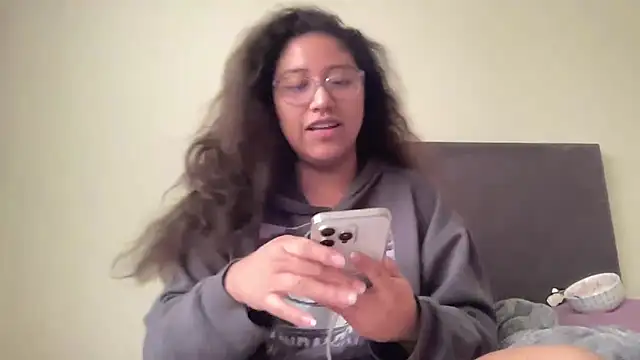 Snapshot of Kmiii21 chatting on 24, 10, 2025 Kmiii21 online show from 24, 10, 2025