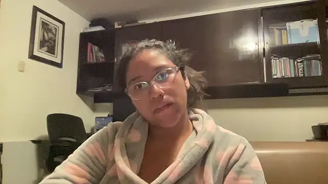 Snapshot of Kmiii21 chatting on 5, 11, 2025 Kmiii21 online show from 5, 11, 2025