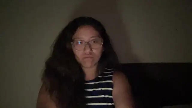 Snapshot of Kmiii21 chatting on 10, 11, 2025 Kmiii21 online show from 10, 11, 2025