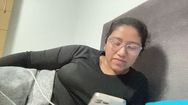 Snapshot of Kmiii21 chatting on 14, 12, 2025 Kmiii21 online show from 14, 12, 2025