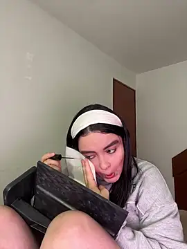 Snapshot of Selena_Roa chatting on 14, 12, 2025 Selena Roa online show from 14, 12, 2025