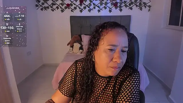 Snapshot of Karly_Closson chatting on 4, 11, 2025 Karly Closson online show from 4, 11, 2025