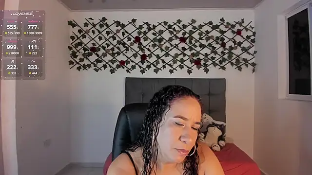 Snapshot of Karly_Closson chatting on 22, 11, 2025 Karly Closson online show from 22, 11, 2025