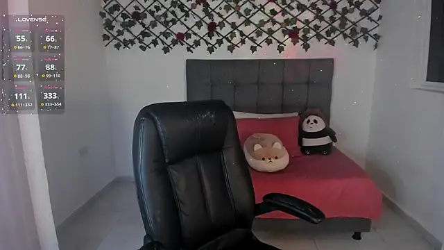 Snapshot of Karly_Closson chatting on 23, 11, 2025 Karly Closson online show from 23, 11, 2025