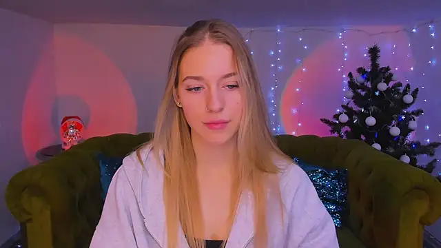 sassy cutie online show from 17, 12, 2025