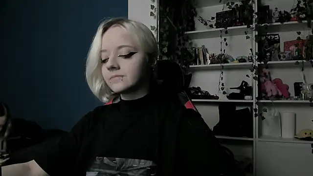 Snapshot of Holy_Mistress_S chatting on 21, 11, 2025 Holy Mistress S online show from 21, 11, 2025