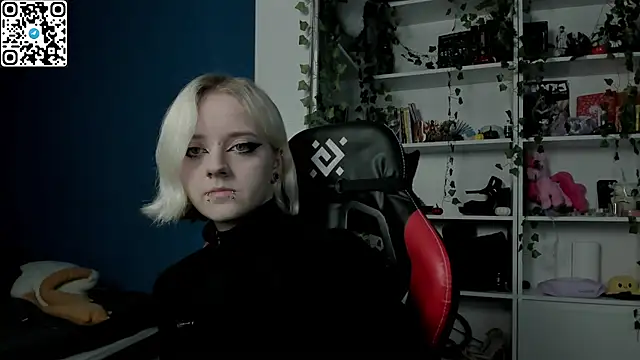 Snapshot of Holy_Mistress_S chatting on 2, 12, 2025 Holy Mistress S online show from 2, 12, 2025