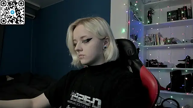 Snapshot of Holy_Mistress_S chatting on 16, 12, 2025 Holy Mistress S online show from 16, 12, 2025