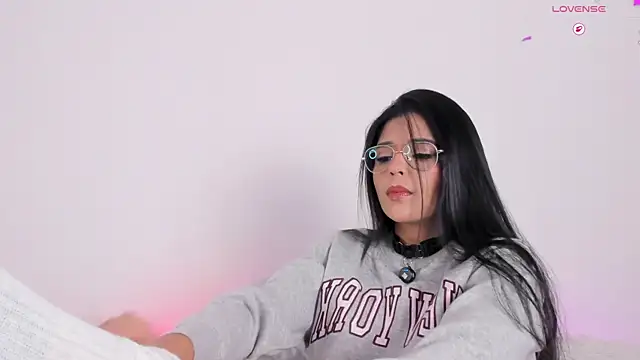 Snapshot of Sophie_Duarte chatting on 14, 12, 2025 Sophie Duarte online show from 14, 12, 2025