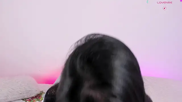 Snapshot of Sophie_Duarte chatting on 15, 12, 2025 Sophie Duarte online show from 15, 12, 2025