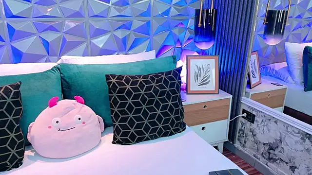 AdelineJhones online show from 15, 4, 2026