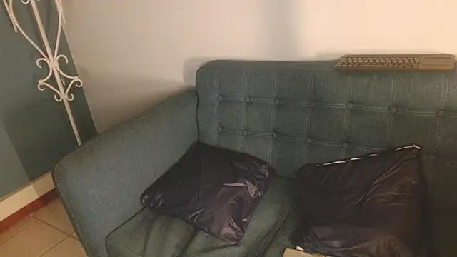 Samantha  Benet online show from 10, 11, 2025