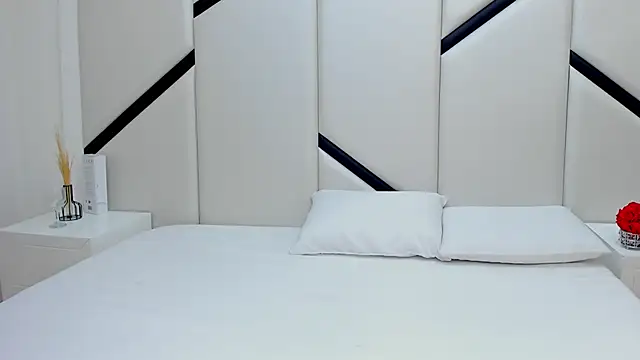 Snapshot of MirandaTurbay chatting on 4, 11, 2025 MirandaTurbay online show from 4, 11, 2025