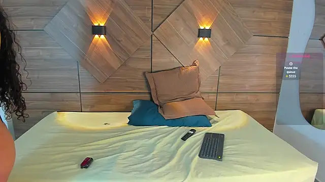 Snapshot of RosseDeAmore chatting on 28, 11, 2025 RosseDeAmore online show from 28, 11, 2025