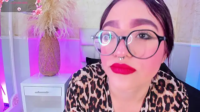 Snapshot of AlmaLopez_ chatting on 13, 12, 2025 AlmaLopez online show from 13, 12, 2025