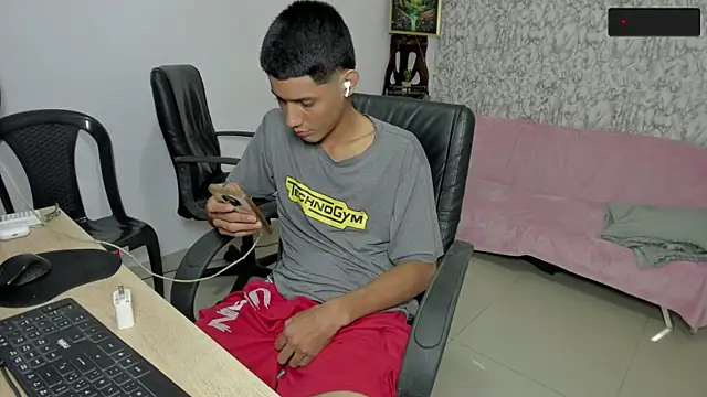 Snapshot of santos_desire chatting on 24, 10, 2025 santos desire online show from 24, 10, 2025