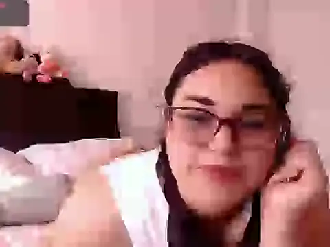 Snapshot of mira_cherry02 chatting on 2, 4, 2026 mira cherry02 online show from 2, 4, 2026