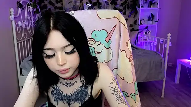 Snapshot of Emma_Kirks chatting on 1, 11, 2025 Emma Kirks online show from 1, 11, 2025