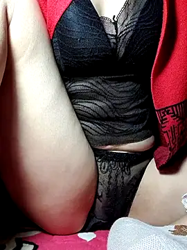 Snapshot of YennyeLa chatting on 4, 12, 2025 YennyeLa online show from 4, 12, 2025