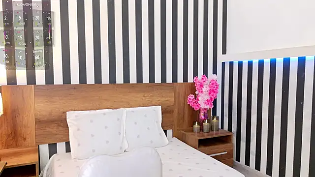 sussiestrawberry online show from 25, 10, 2025