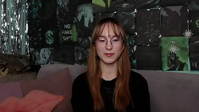 Snapshot of AlishaKellyi chatting on 24, 10, 2025 AlishaKellyi online show from 24, 10, 2025