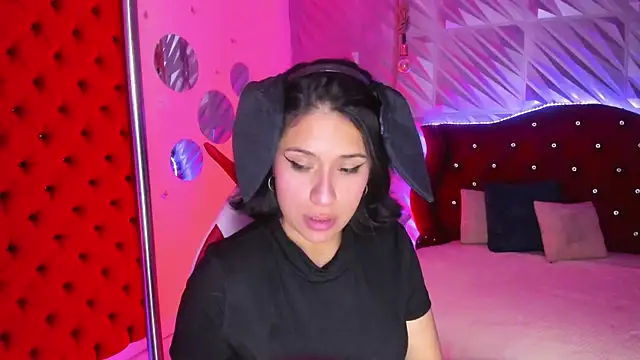 Snapshot of Roxanne_Han chatting on 17, 7, 2026 Roxanne Han online show from 17, 7, 2026