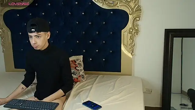 Snapshot of Sebastian_Reed chatting on 29, 10, 2025 Sebastian Reed online show from 29, 10, 2025