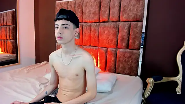 Snapshot of Sebastian_Reed chatting on 22, 11, 2025 Sebastian Reed online show from 22, 11, 2025