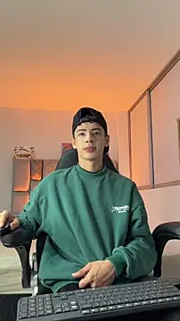 Snapshot of Sebastian_Reed chatting on 19, 2, 2026 Sebastian Reed online show from 19, 2, 2026