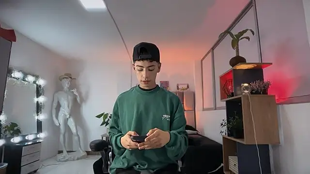 Snapshot of Sebastian_Reed chatting on 1, 3, 2026 Sebastian Reed online show from 1, 3, 2026