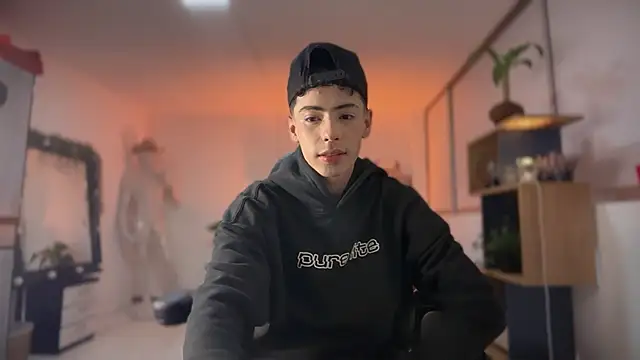 Snapshot of Sebastian_Reed chatting on 2, 3, 2026 Sebastian Reed online show from 2, 3, 2026