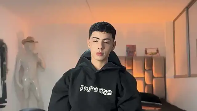 Snapshot of Sebastian_Reed chatting on 2, 3, 2026 Sebastian Reed online show from 2, 3, 2026