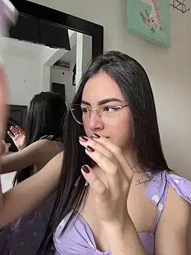 IslaCole online show from 28, 10, 2025