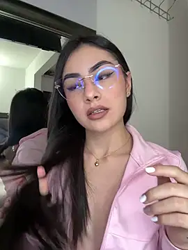 IslaCole online show from 4, 2, 2026