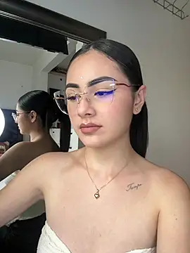 IslaCole online show from 12, 2, 2026