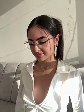 IslaCole online show from 23, 4, 2026