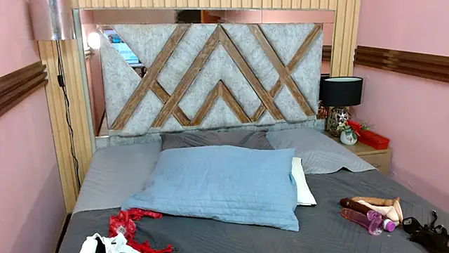 Emma Kiut  online show from 1, 12, 2025