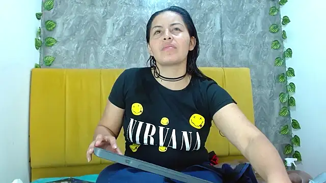 Snapshot of amara_leoncm chatting on 14, 11, 2025 amara leoncm online show from 14, 11, 2025