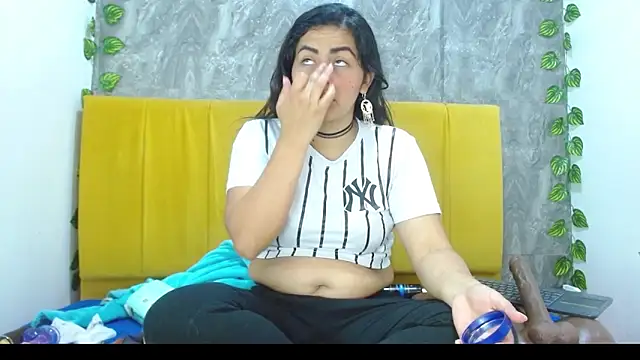 Snapshot of amara_leoncm chatting on 19, 11, 2025 amara leoncm online show from 19, 11, 2025