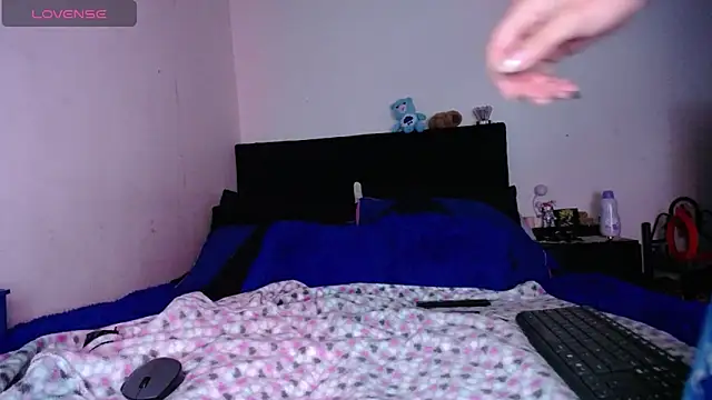 Snapshot of SharonSalazar chatting on 14, 12, 2025 SharonSalazar online show from 14, 12, 2025