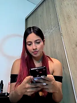 Snapshot of SofiCastro09_ chatting on 13, 11, 2025 SofiCastro09 online show from 13, 11, 2025