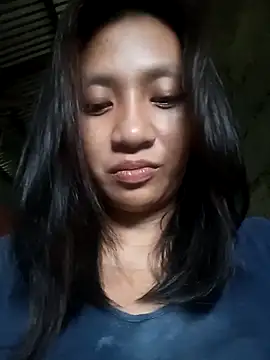 Snapshot of lyn_cute18 chatting on 25, 10, 2025 lyn cute18 online show from 25, 10, 2025