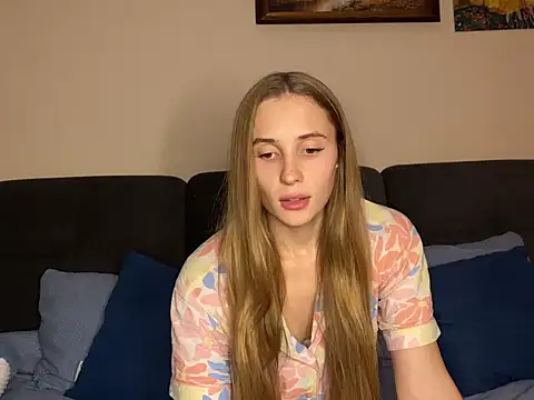 Snapshot of little-girl05 chatting on 3, 12, 2025 little-girl05 online show from 3, 12, 2025