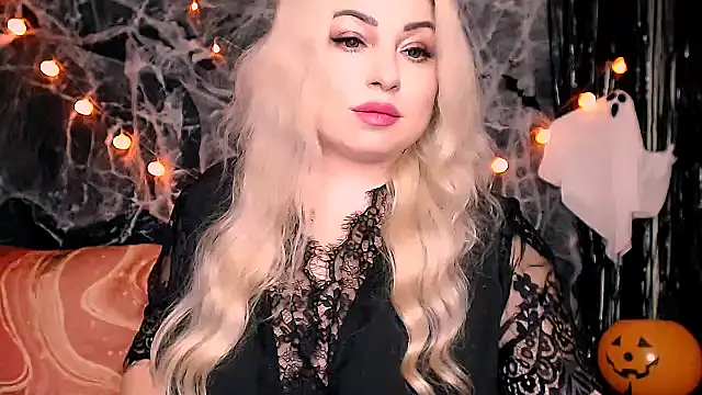 Snapshot of Renee_Cherry chatting on 29, 10, 2025 Renee Cherry online show from 29, 10, 2025