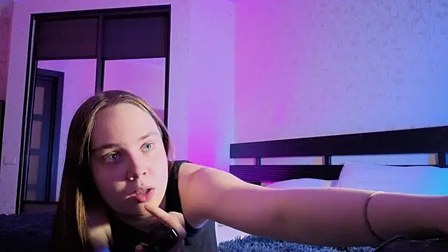 LunaDreeam online show from 11, 11, 2025