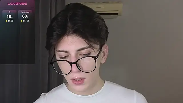 Oliver star boy  online show from 26, 11, 2025