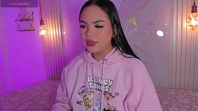 amber white15 online show from 18, 4, 2026